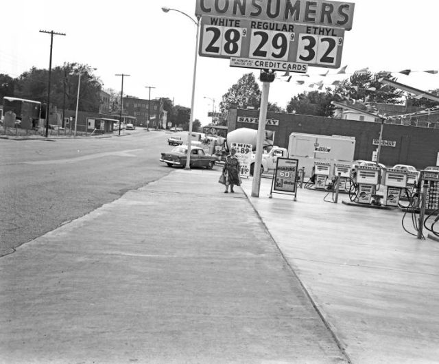 Consumers Service Station at West 3rd Street and Elwood on May 6, 1965