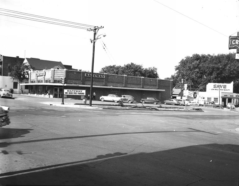 Looking southwest across 11th & Denver. Courtesy of the Beryl 	  Ford Collection/Rotary Club of Tulsa